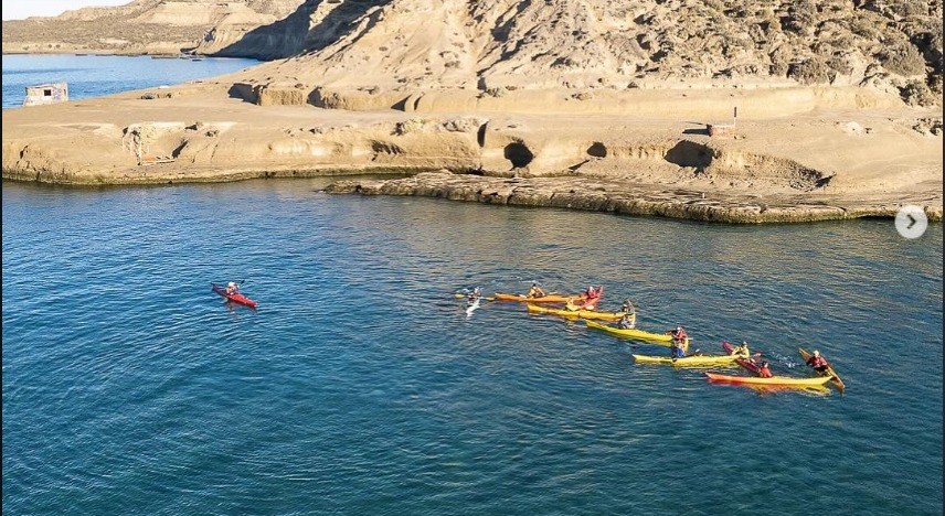 Kayak de mar en la bahía de Puerto Madryn, Patagonia